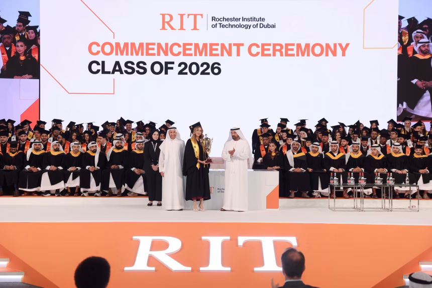 جامعة روتشستر للتكنولوجيا دبي تخرج الدفعة 15