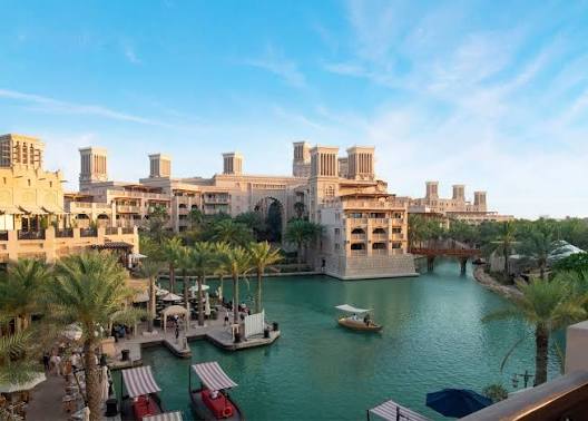 العيد في الإمارات يتجاوز المألوف: دليل حيادي لأرقى تجارب الترفيه المستدام في 4 إمارات