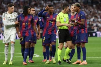 جدل تحكيمي يهز فوز برشلونة على أوساسونا