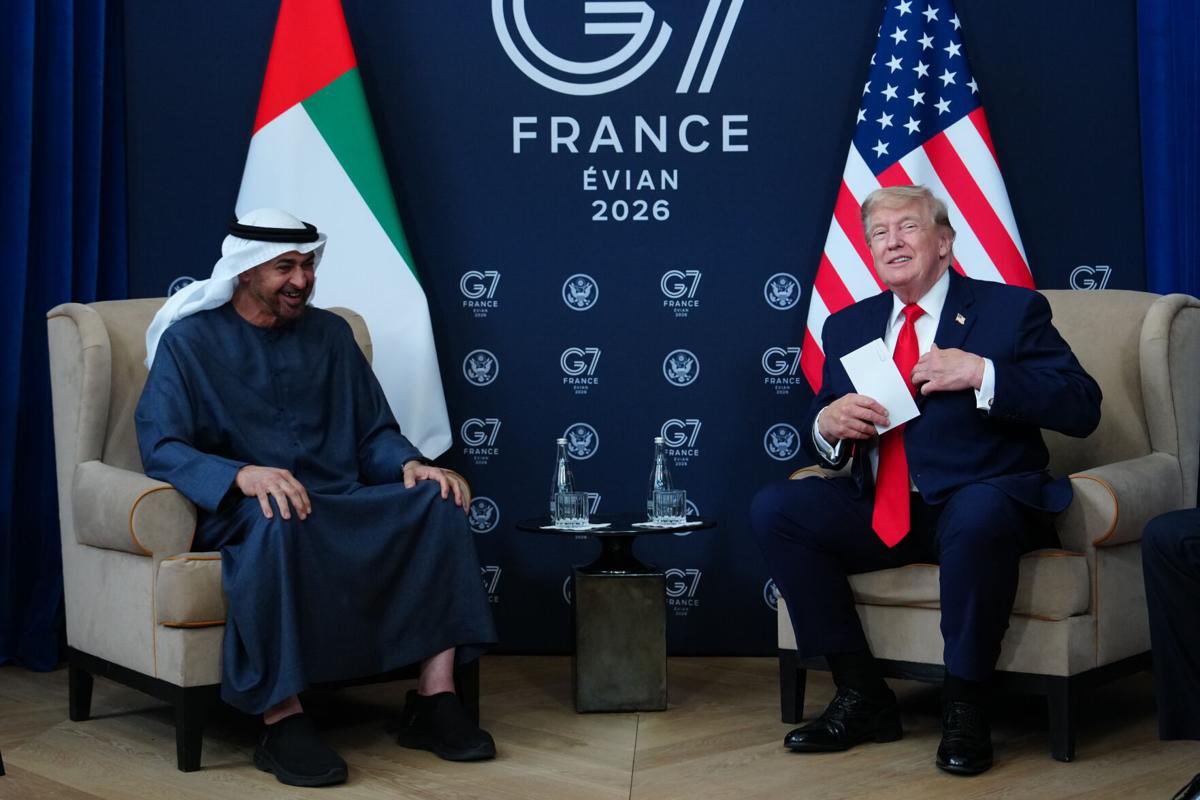 فيديو.. ماجد الفارسي يخطف الأضواء في القمة التاريخية: كواليس العبارة العفوية التي وجهها ترامب للمذيع الإماراتي 2 فيديو.. ماجد الفارسي يخطف الأضواء في القمة التاريخية: كواليس العبارة العفوية التي وجهها ترامب للمذيع الإماراتي