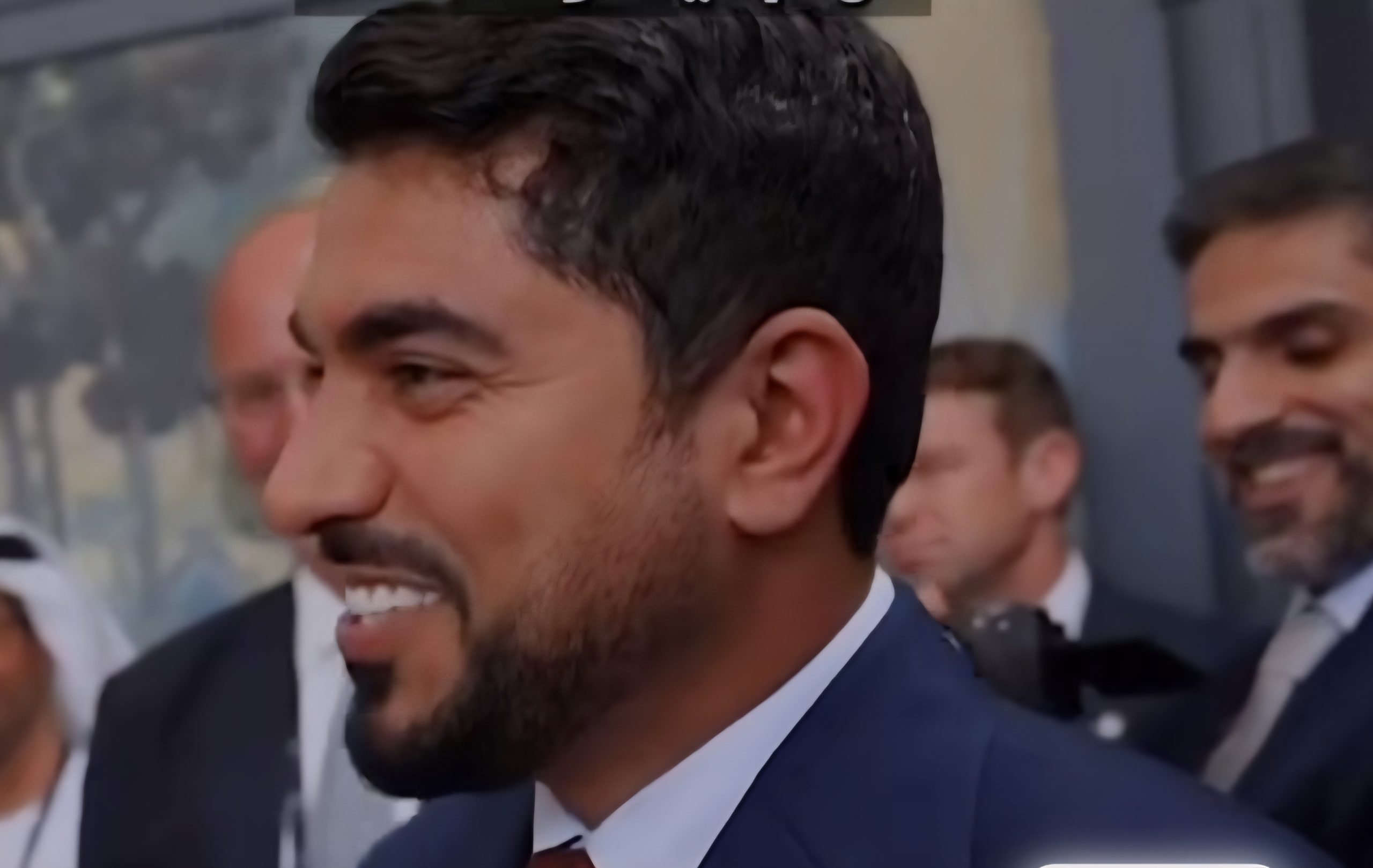 فيديو.. ماجد الفارسي يخطف الأضواء في القمة التاريخية: كواليس العبارة العفوية التي وجهها ترامب للمذيع الإماراتي 3 فيديو.. ماجد الفارسي يخطف الأضواء في القمة التاريخية: كواليس العبارة العفوية التي وجهها ترامب للمذيع الإماراتي
