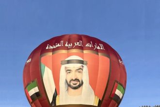 منطاد الإمارات يدشن "UAE 1" في بريطانيا لبدء جولة تشمل 190 دولة